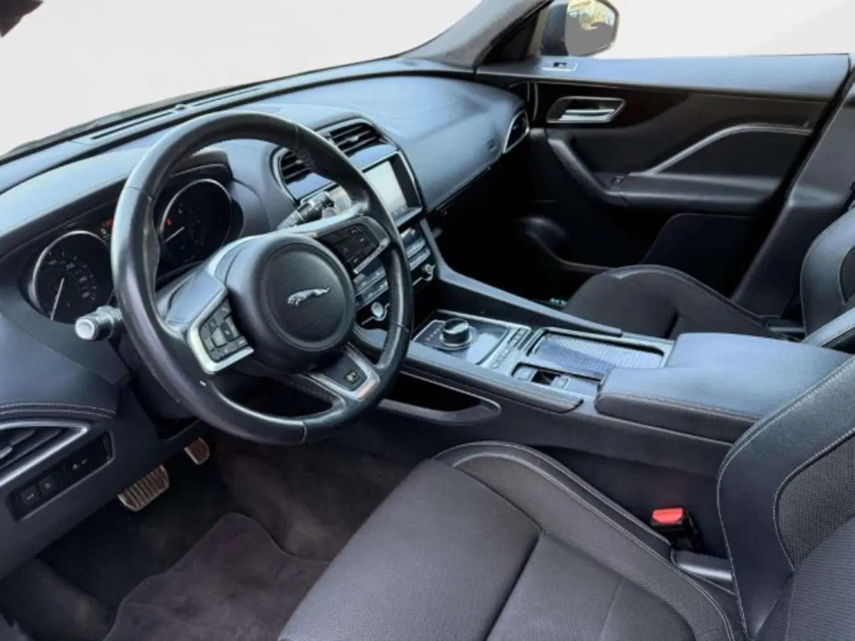 Jaguar F-Pace usata a Siena (12)