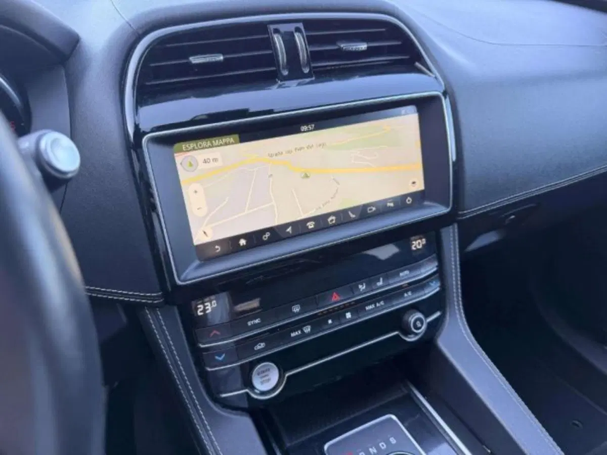 Jaguar F-Pace usata a Siena (9)
