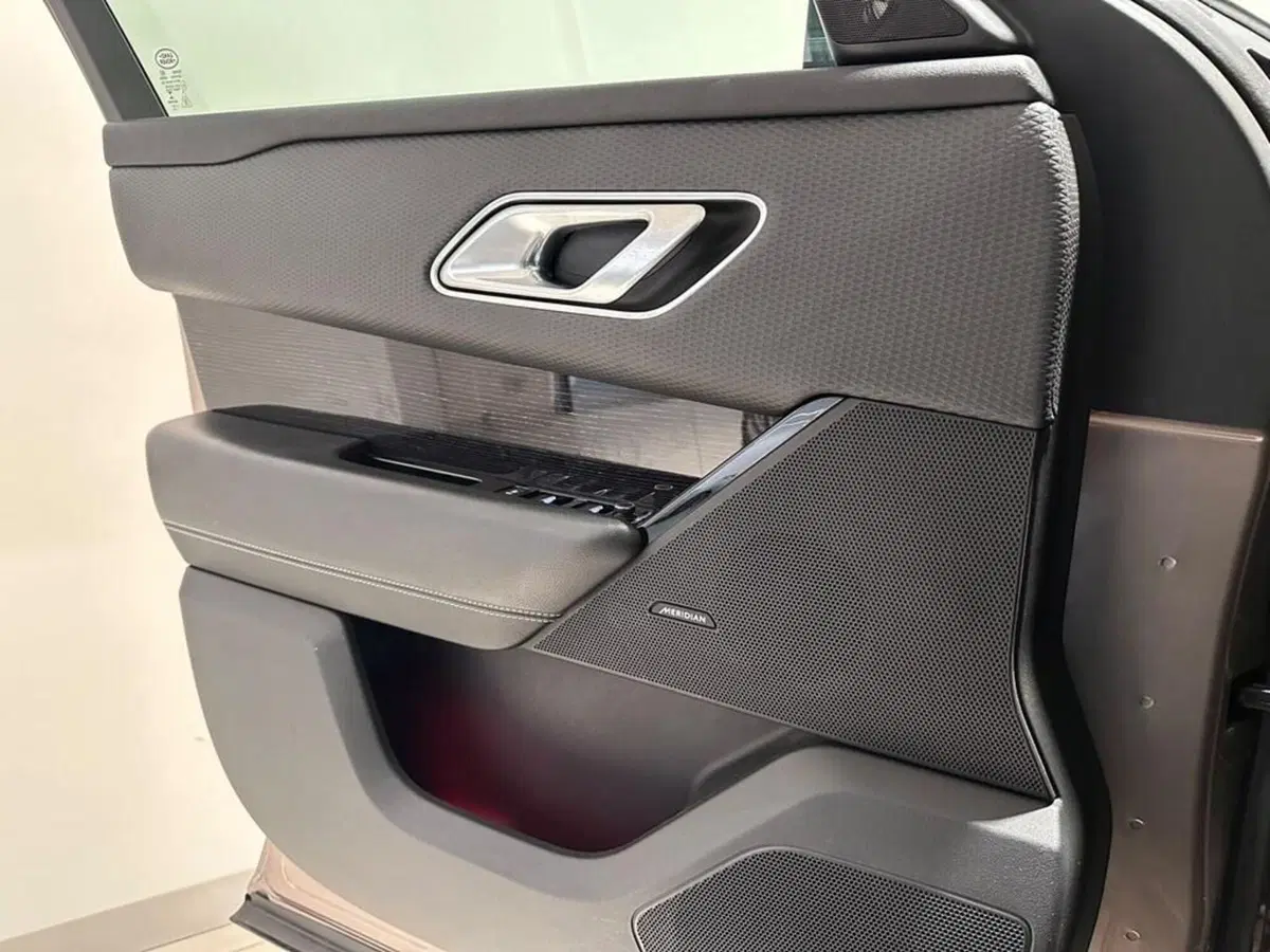 Land Rover Range Rover Velar usata a Varese (14)