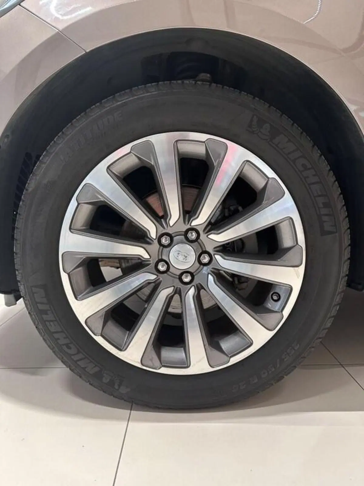 Land Rover Range Rover Velar usata a Varese (8)