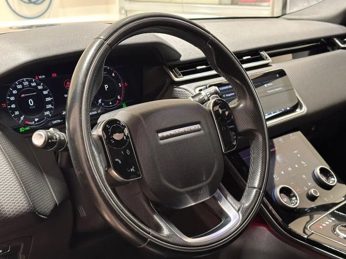 Land Rover Range Rover Velar usata a Varese (9)