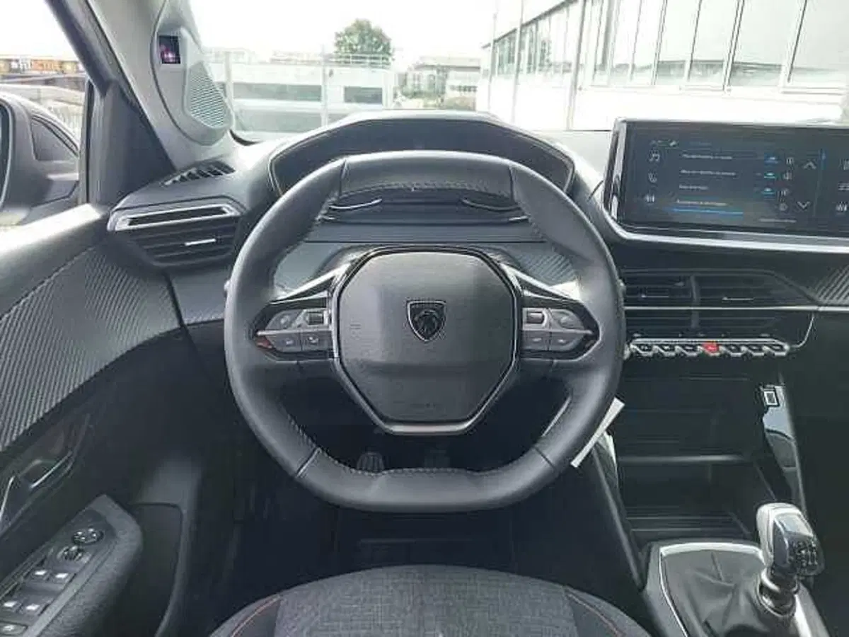 Peugeot 208 nuova a Treviso (12)