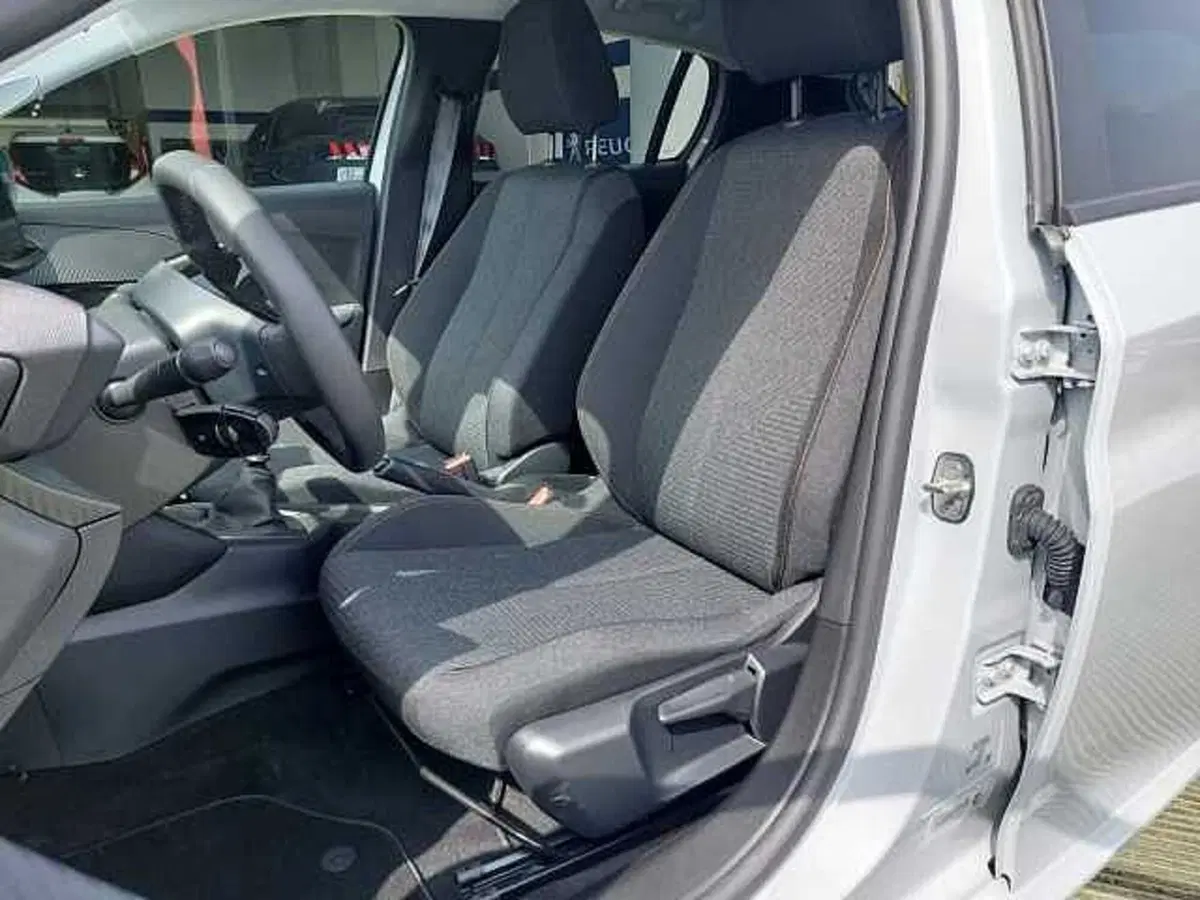 Peugeot 208 nuova a Treviso (8)