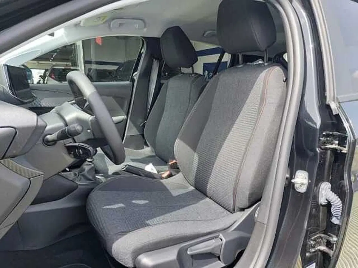 Peugeot 208 nuova a Treviso (9)