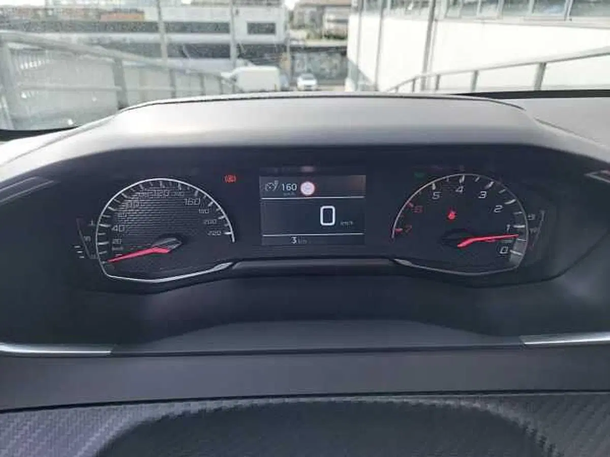 Peugeot 208 nuova a Treviso (12)