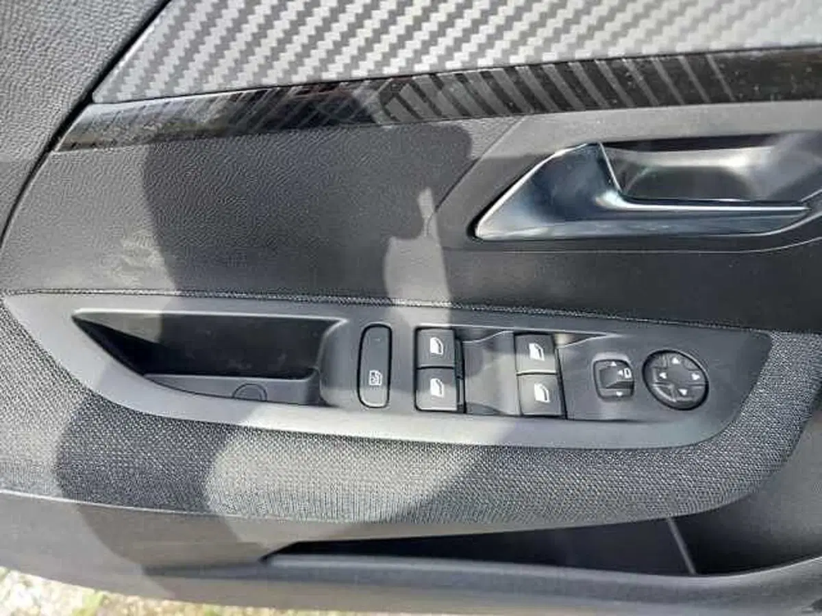 Peugeot 208 nuova a Treviso (7)