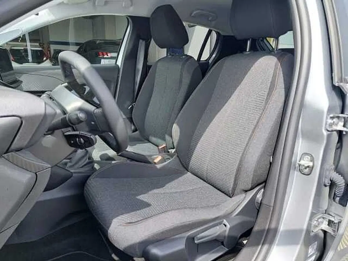 Peugeot 208 nuova a Treviso (8)