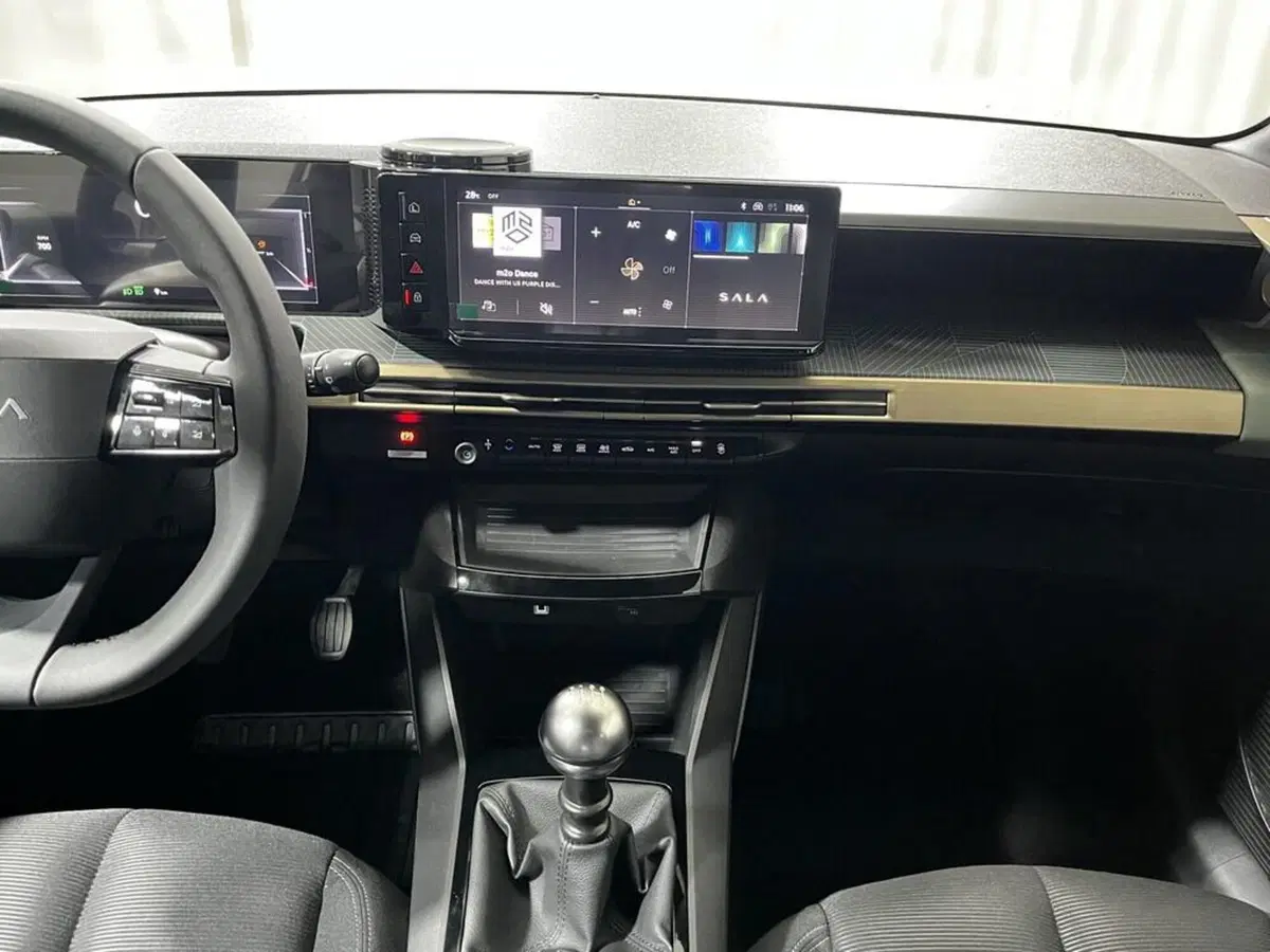 Lancia Ypsilon nuova a Sondrio (14)