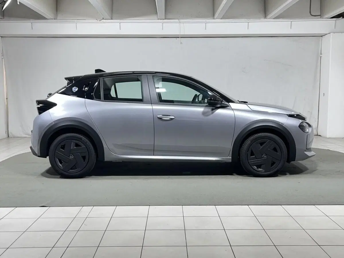 Lancia Ypsilon nuova a Sondrio (6)