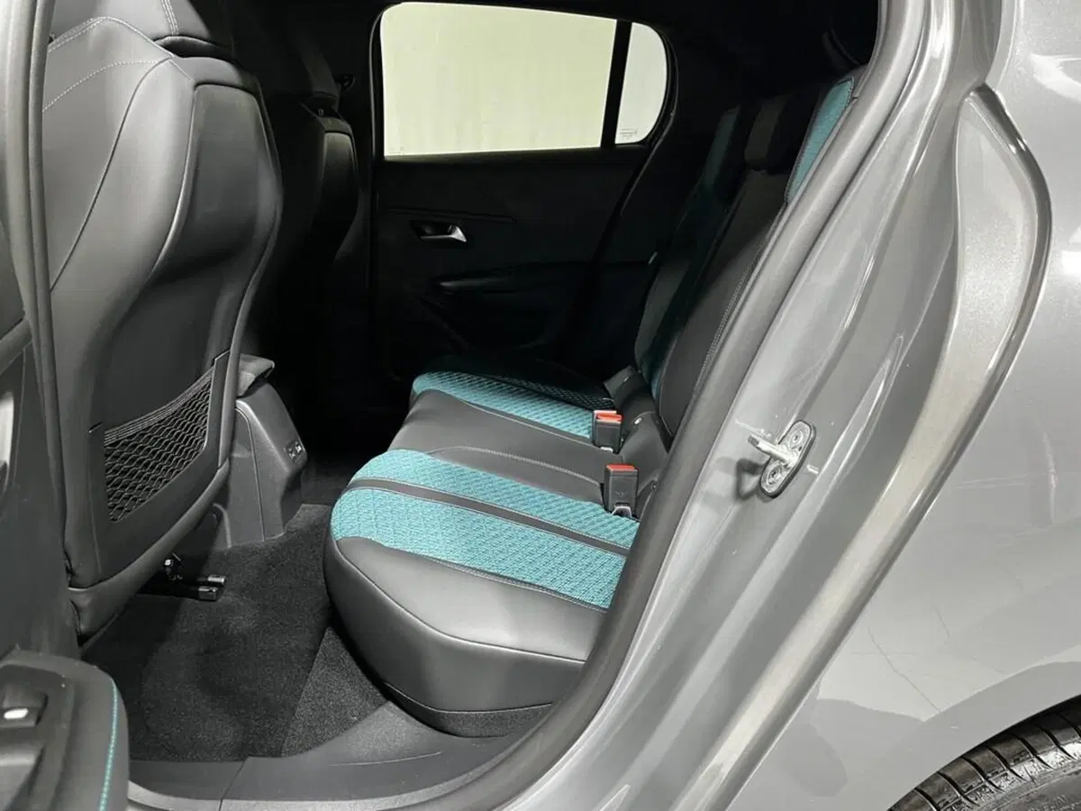 Peugeot 208 nuova a Sondrio (11)