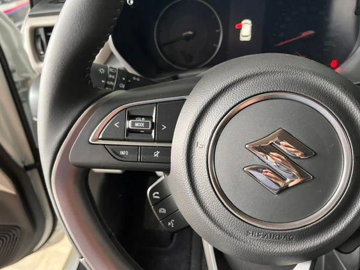 Suzuki Swift nuova a Verbano Cusio Ossola (11)