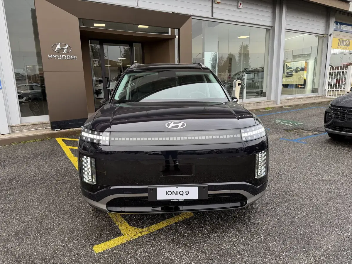 Hyundai Ioniq 9 nuova a Vercelli (7)