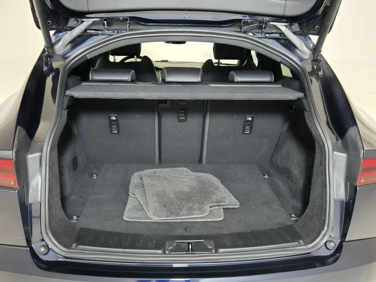 Jaguar E-Pace usata a Torino (12)