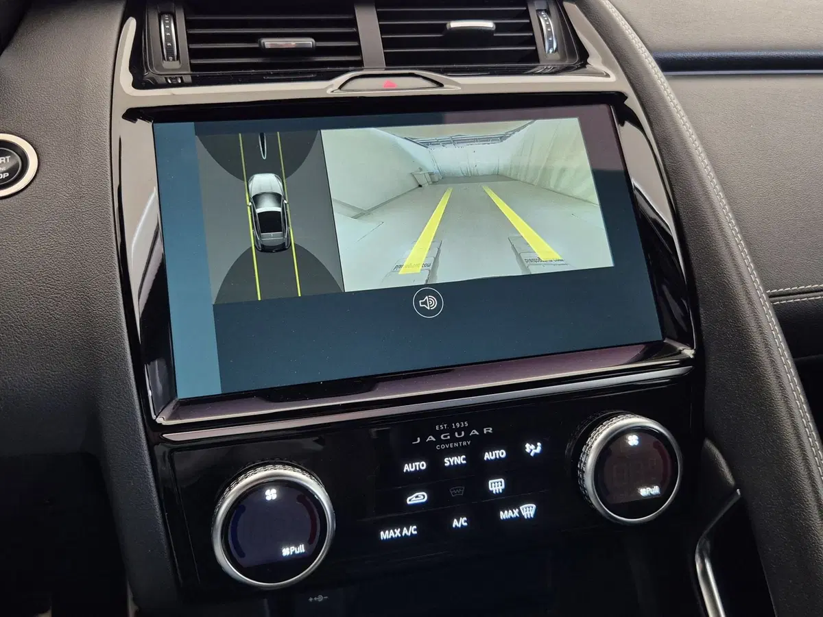 Jaguar E-Pace usata a Torino (14)