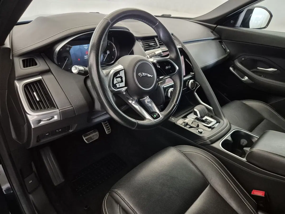 Jaguar E-Pace usata a Torino (15)