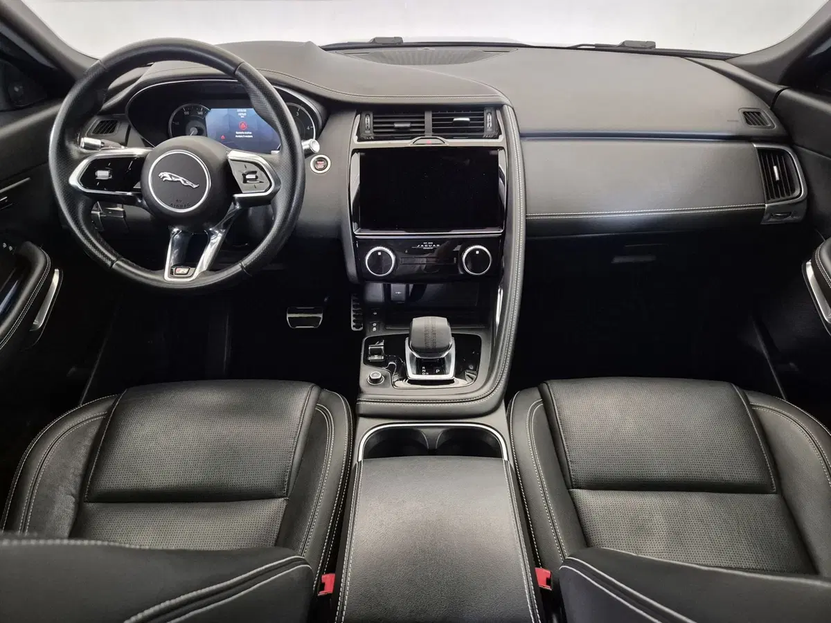 Jaguar E-Pace usata a Torino (4)