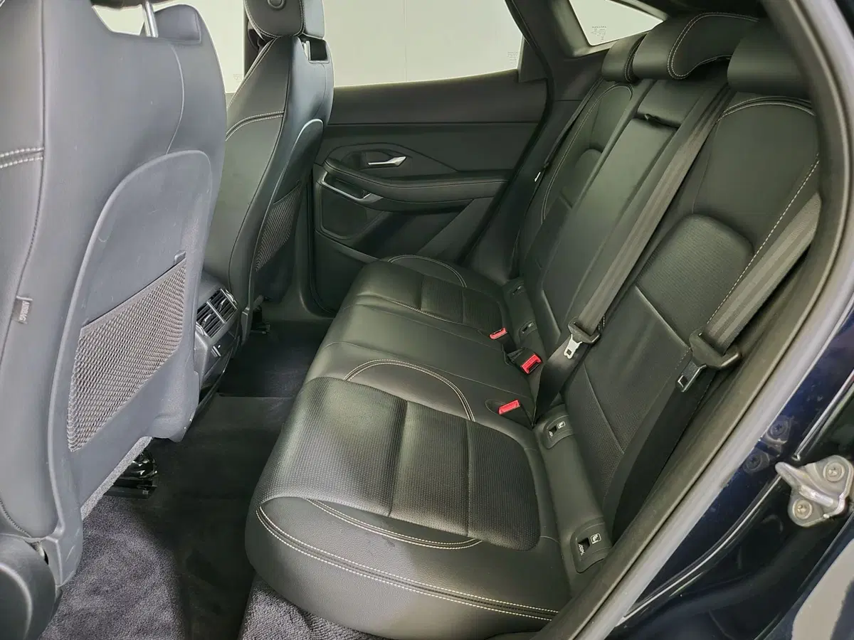 Jaguar E-Pace usata a Torino (5)