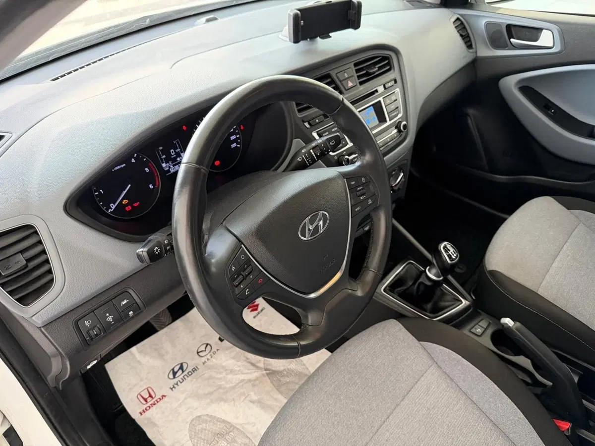 Hyundai i20 usata a Napoli (10)