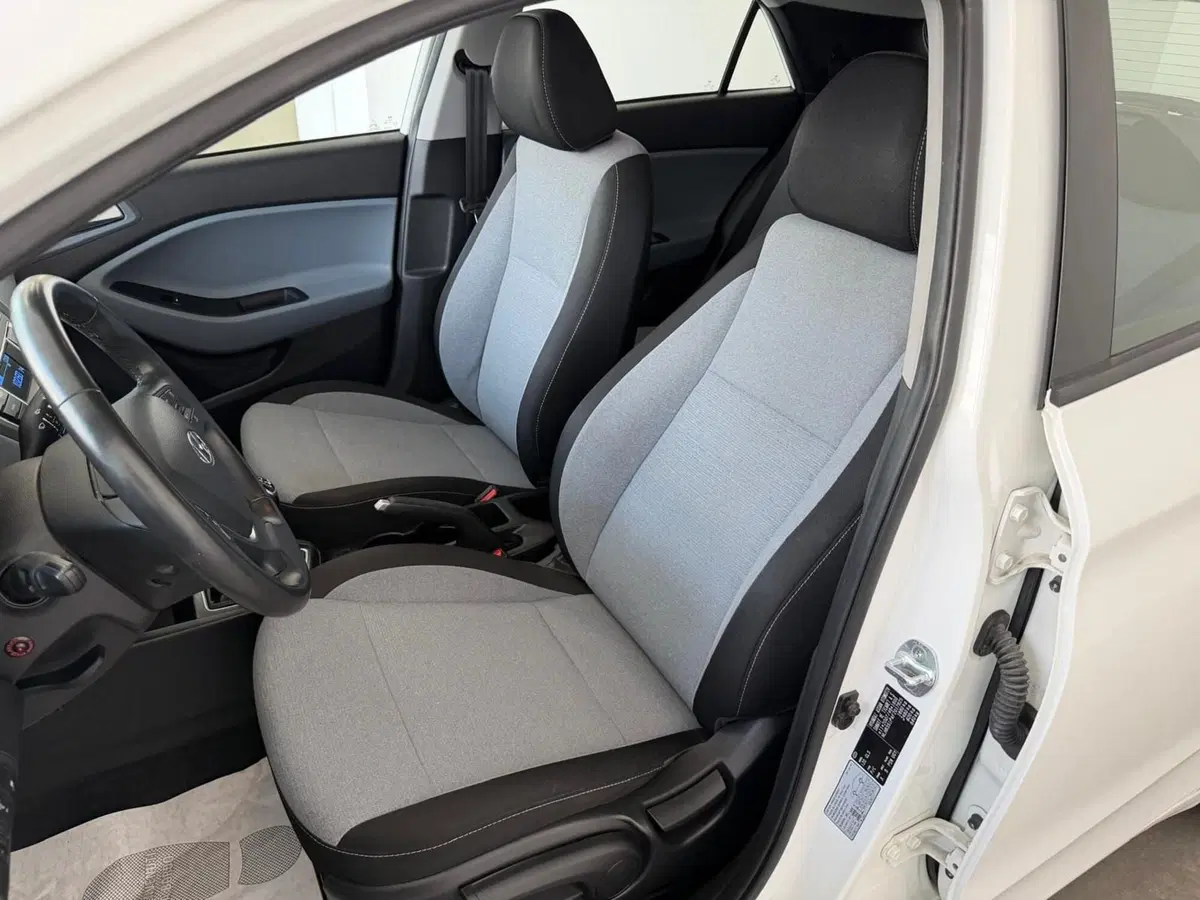 Hyundai i20 usata a Napoli (7)