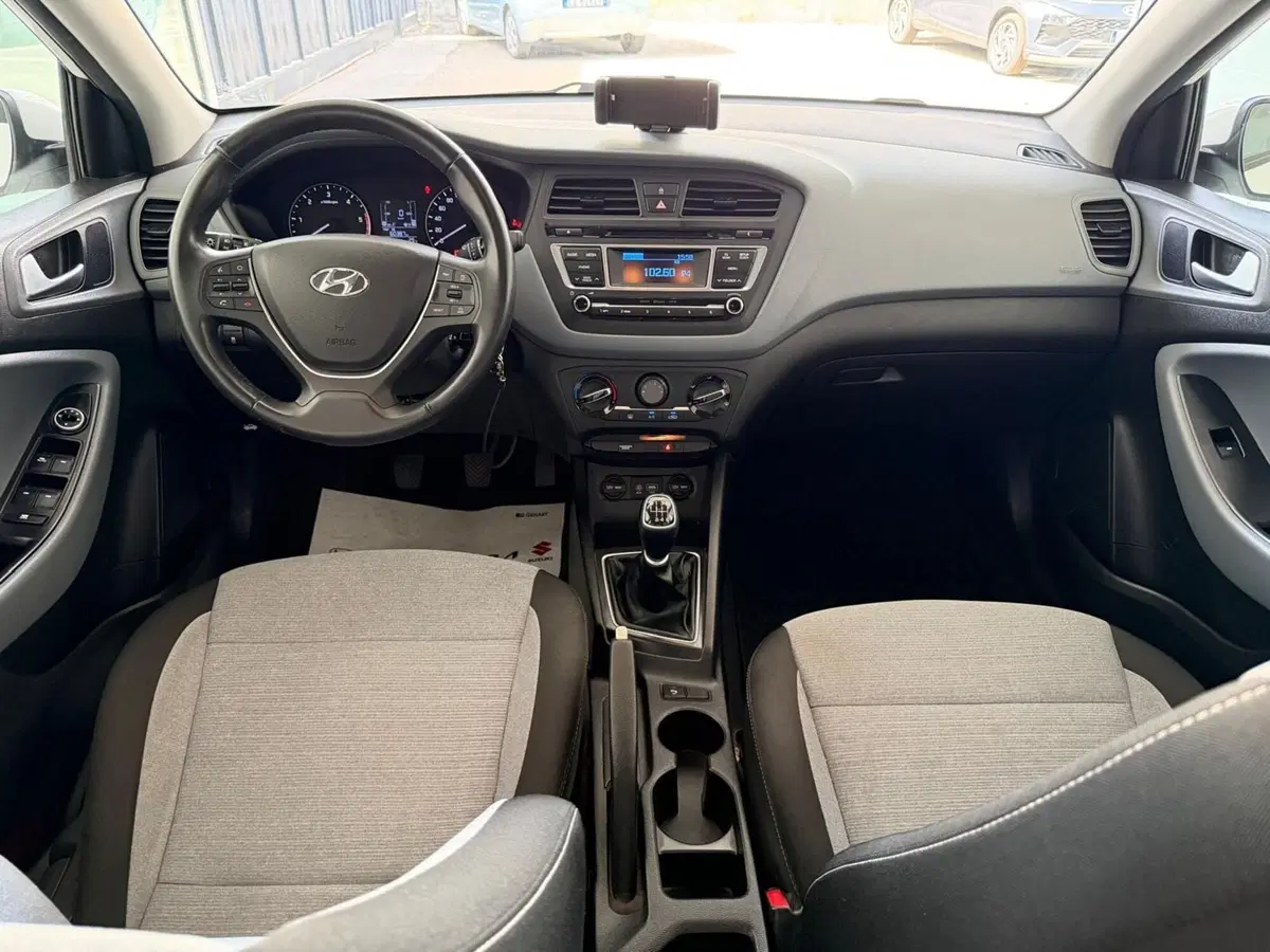Hyundai i20 usata a Napoli (9)