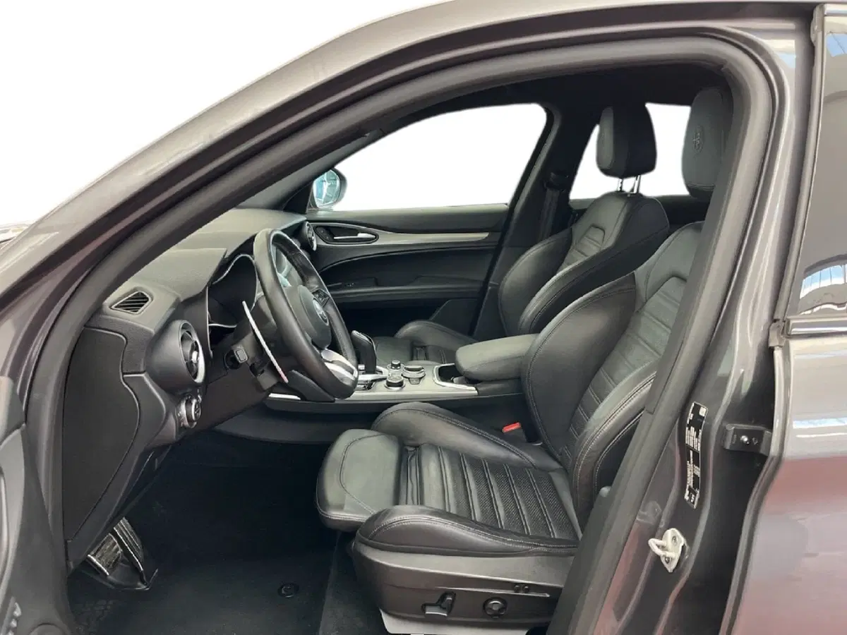 Alfa Romeo Stelvio usata a Torino (10)