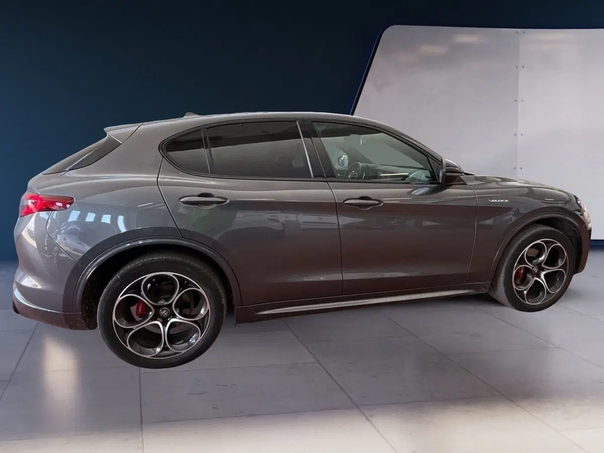 Alfa Romeo Stelvio usata a Torino (4)