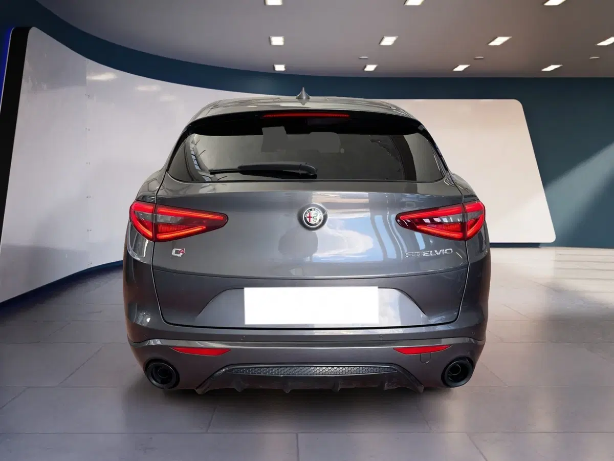 Alfa Romeo Stelvio usata a Torino (5)