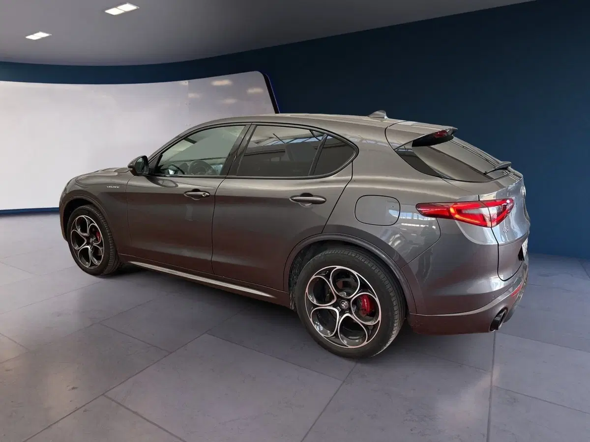 Alfa Romeo Stelvio usata a Torino (6)