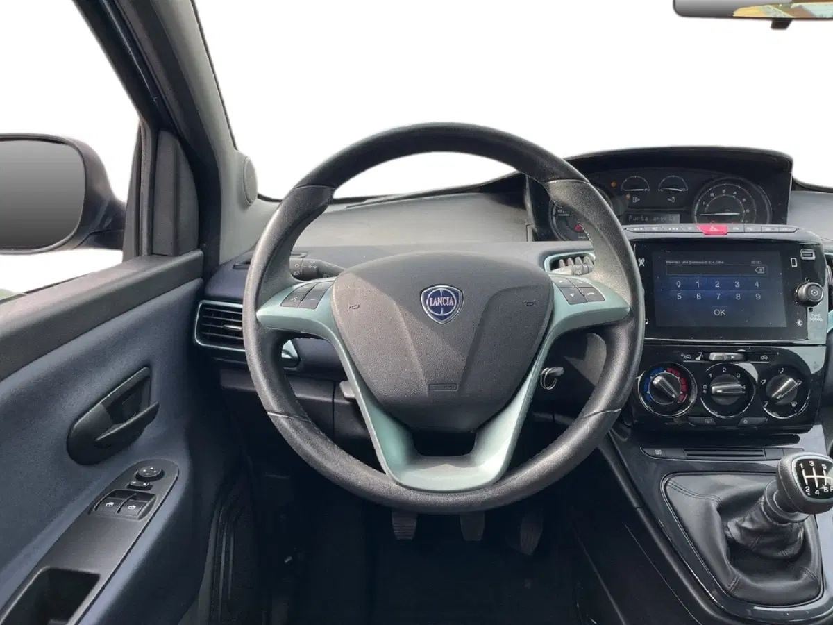 Lancia Ypsilon usata a Torino (10)