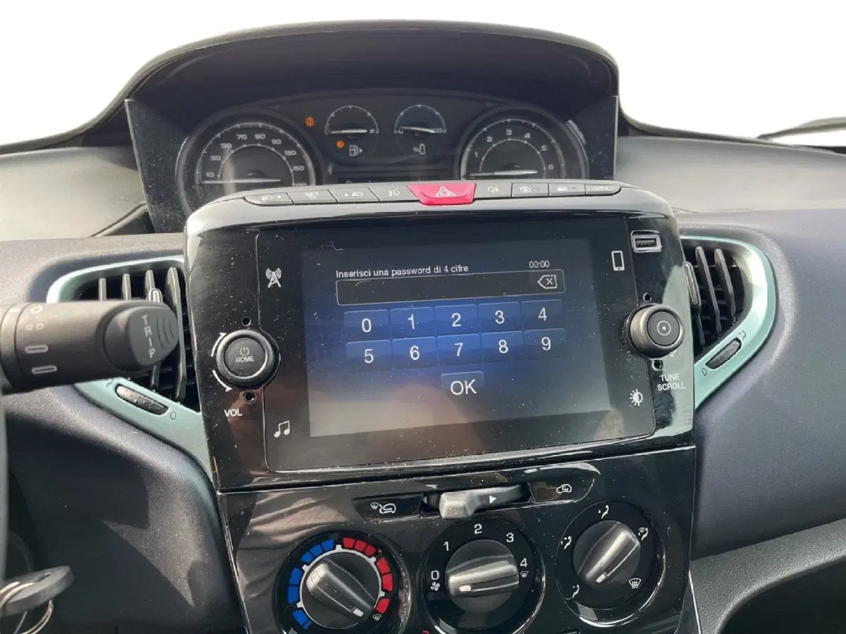 Lancia Ypsilon usata a Torino (12)