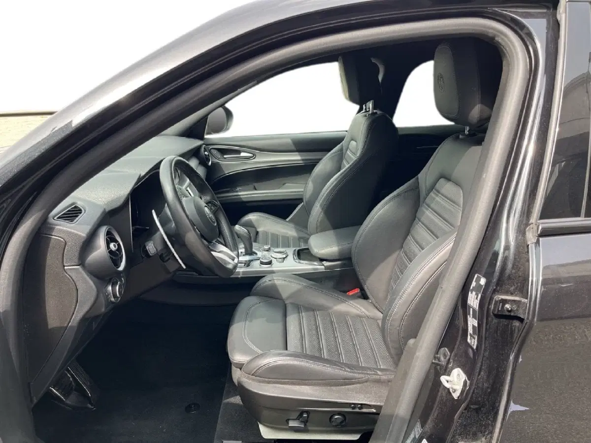 Alfa Romeo Stelvio usata a Torino (10)