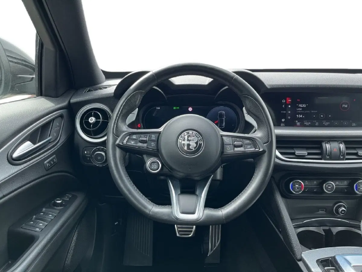 Alfa Romeo Stelvio usata a Torino (12)