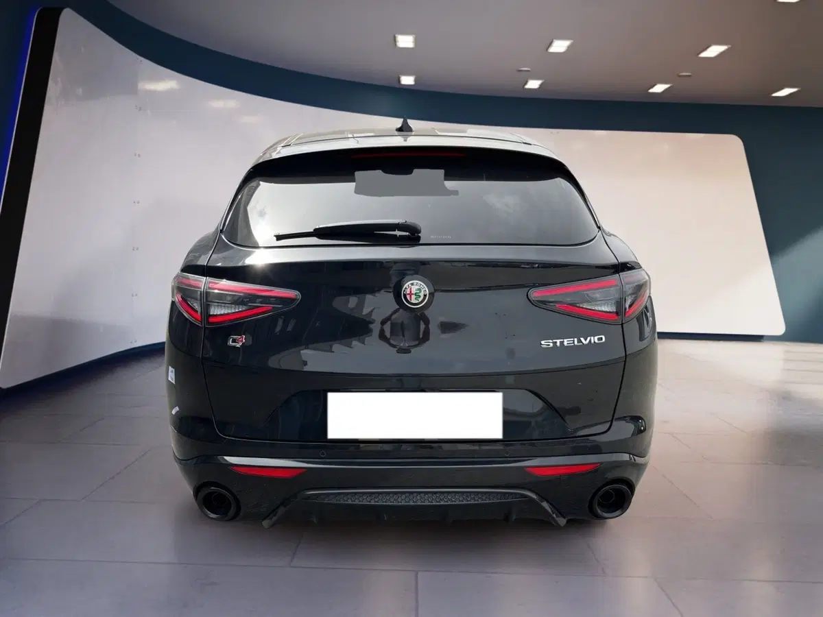 Alfa Romeo Stelvio usata a Torino (5)