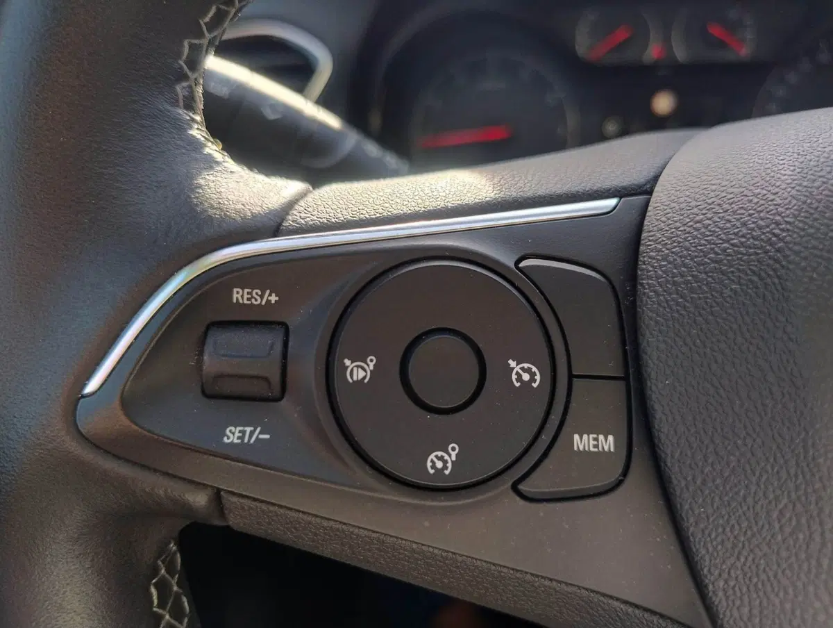 Opel Grandland X usata a Belluno (18)