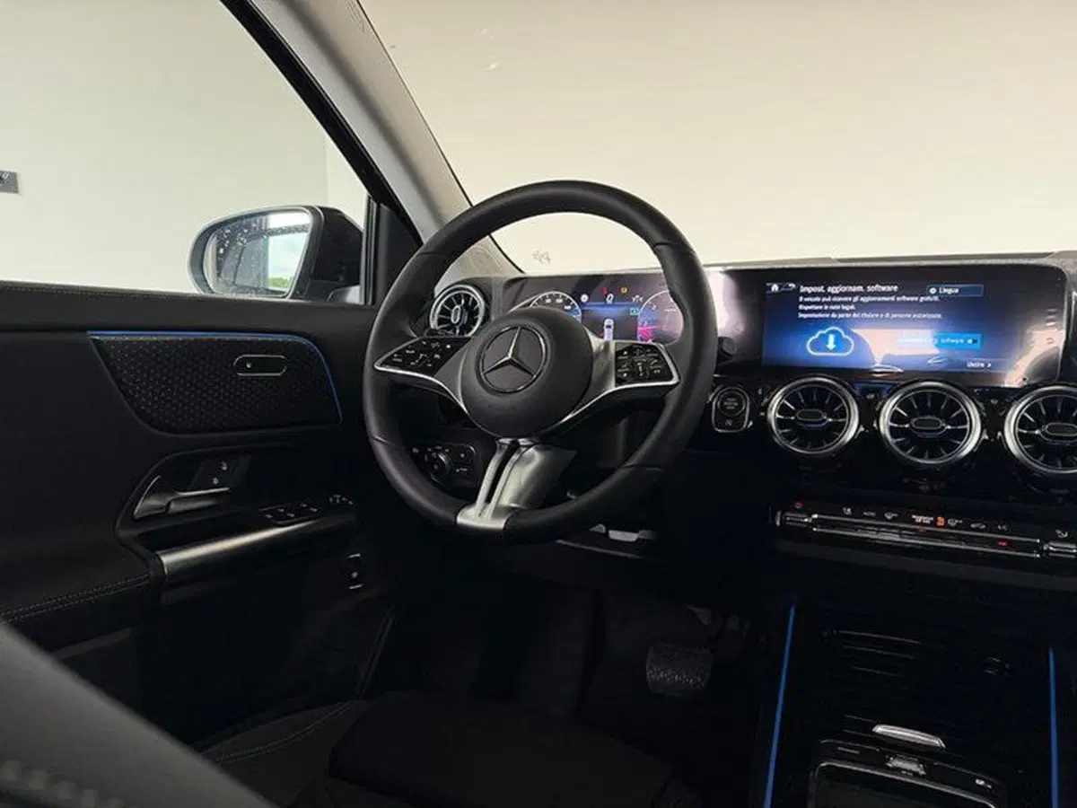 Mercedes-Benz GLA SUV nuova a Bergamo (11)