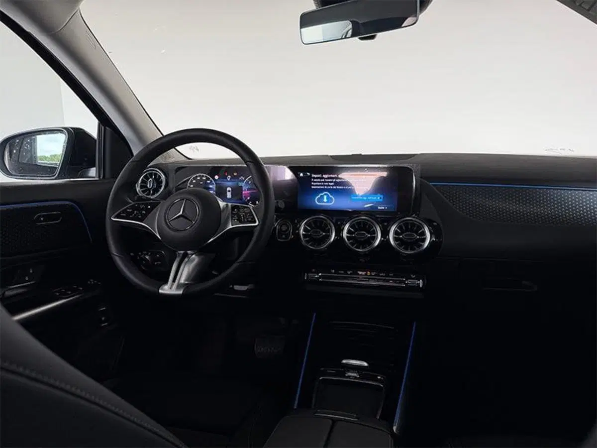 Mercedes-Benz GLA SUV nuova a Bergamo (12)
