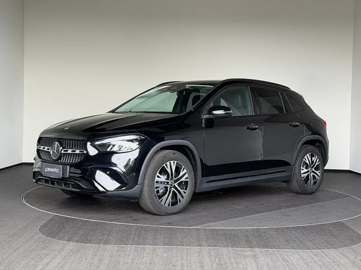 Mercedes-Benz GLA SUV nuova a Bergamo (2)