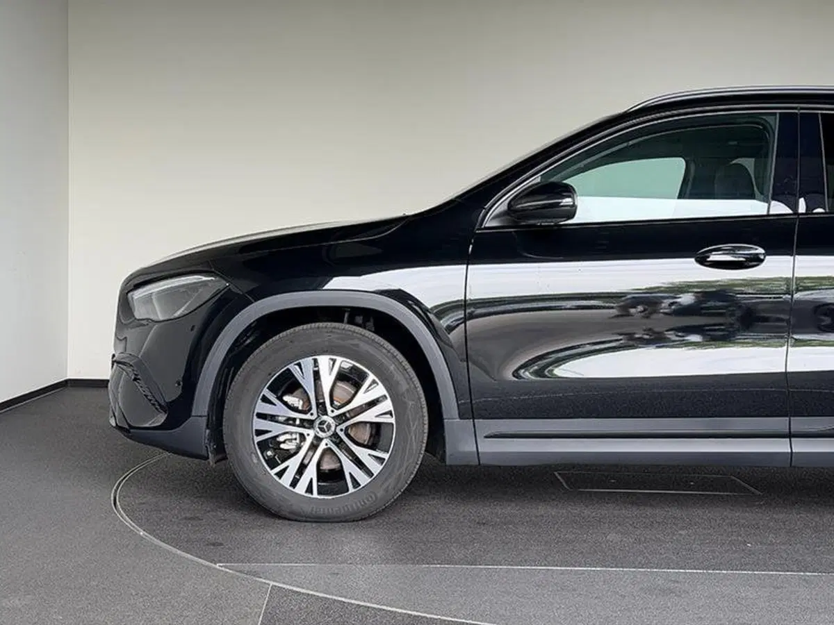 Mercedes-Benz GLA SUV nuova a Bergamo (5)