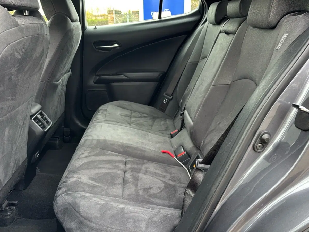 Lexus UX usata a Bologna (8)