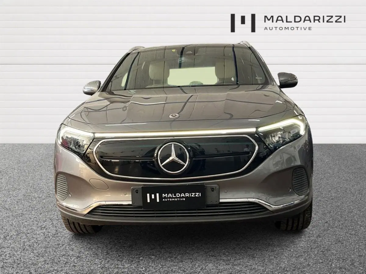 Mercedes-Benz EQA usata a Bari (2)