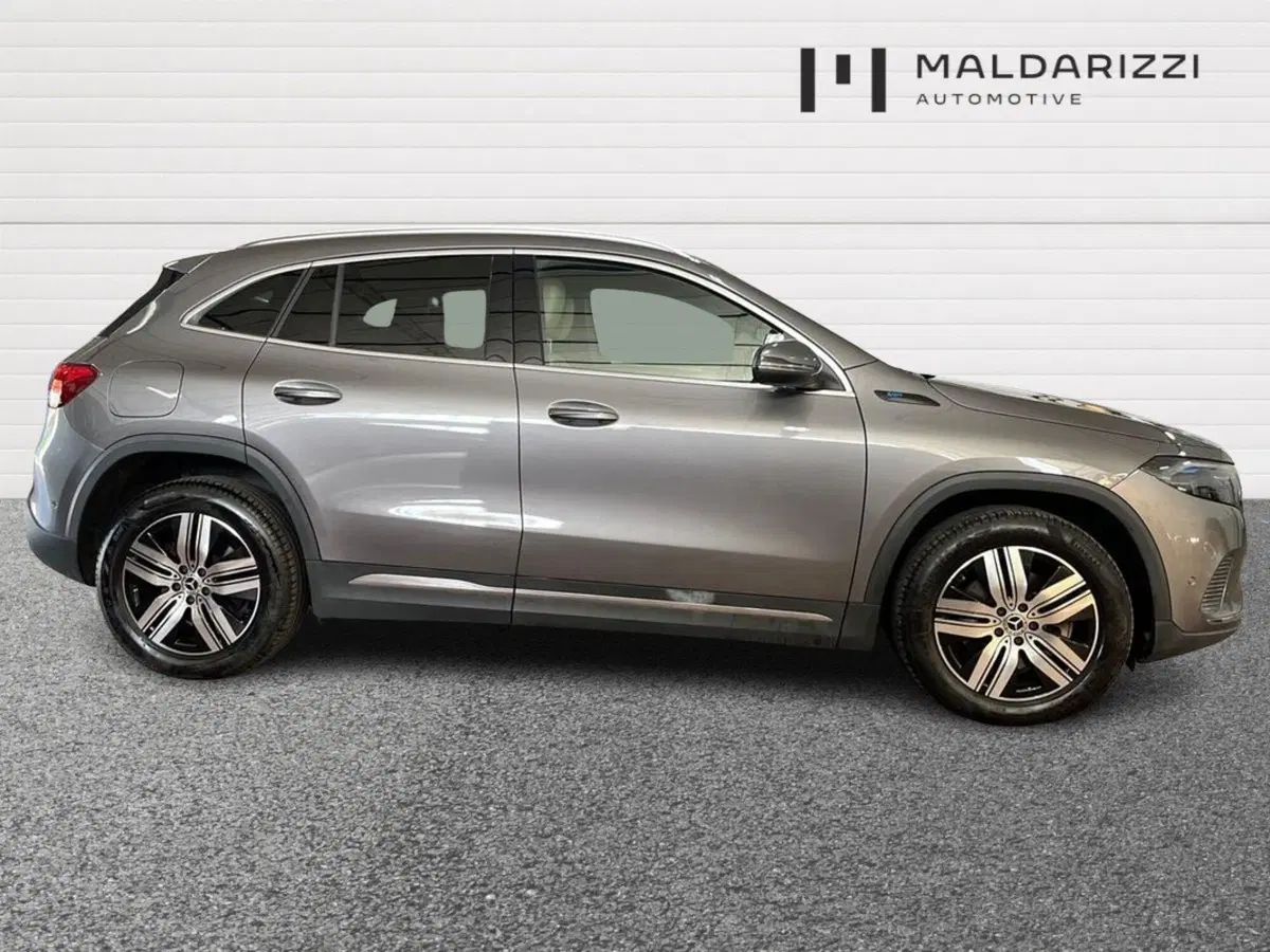 Mercedes-Benz EQA usata a Bari (5)