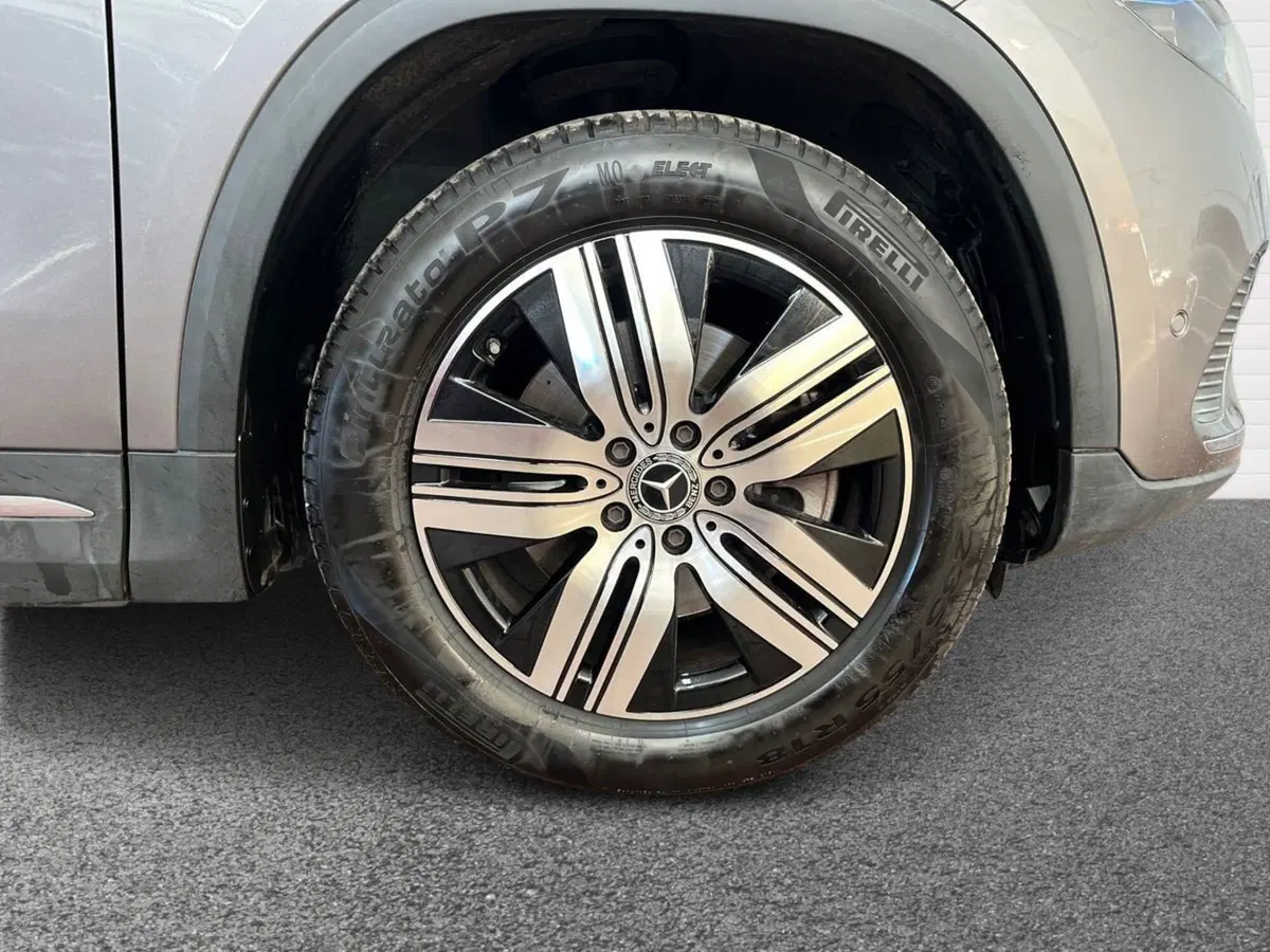 Mercedes-Benz EQA usata a Bari (6)