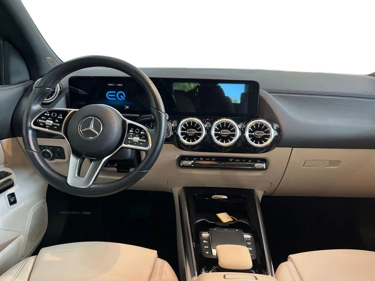 Mercedes-Benz EQA usata a Bari (8)