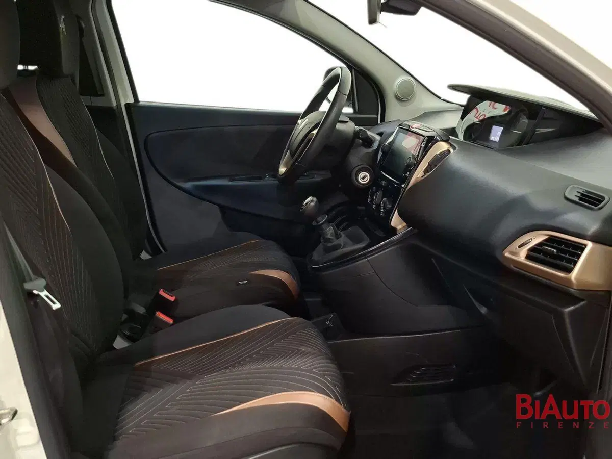 Lancia Ypsilon usata a Firenze (15)