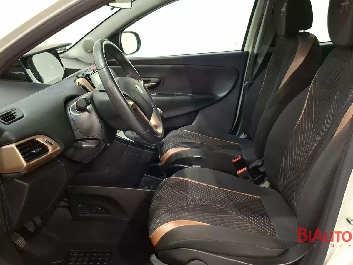 Lancia Ypsilon usata a Firenze (16)