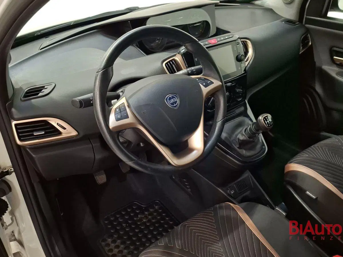 Lancia Ypsilon usata a Firenze (6)