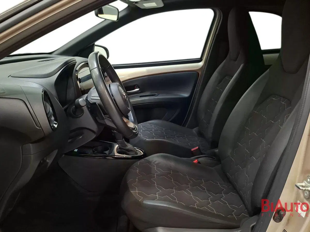 Toyota Aygo X usata a Firenze (19)