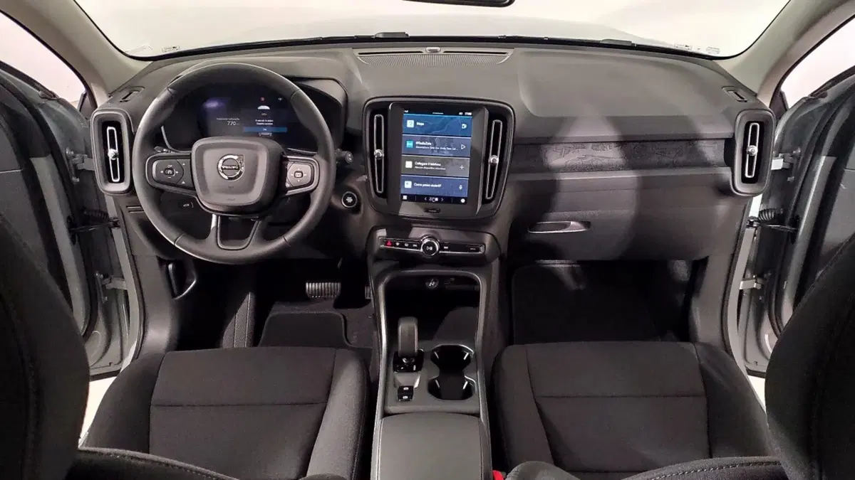 Volvo XC40 nuova a Como (5)