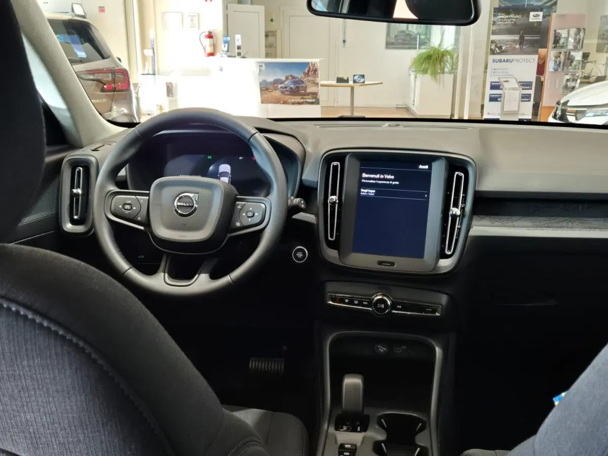 Volvo XC40 nuova a Como (10)