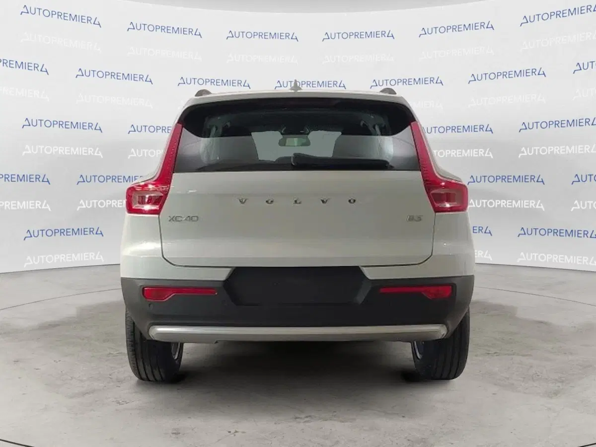 Volvo XC40 nuova a Como (4)